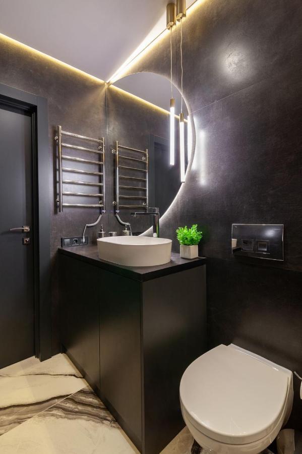 Royal Romantic Apartment With Bathtub Лвив Екстериор снимка