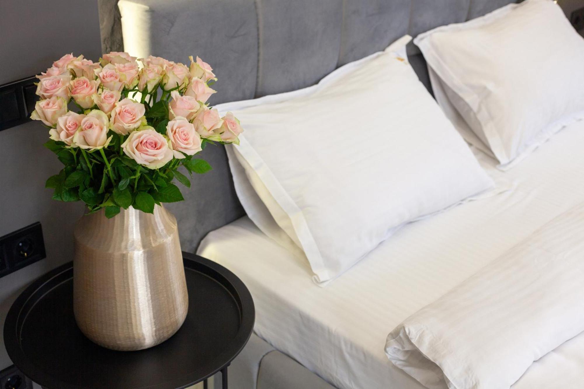 Royal Romantic Apartment With Bathtub Лвив Екстериор снимка